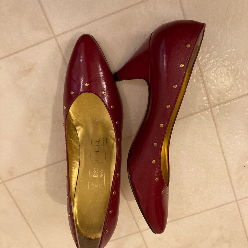 Classic pumps